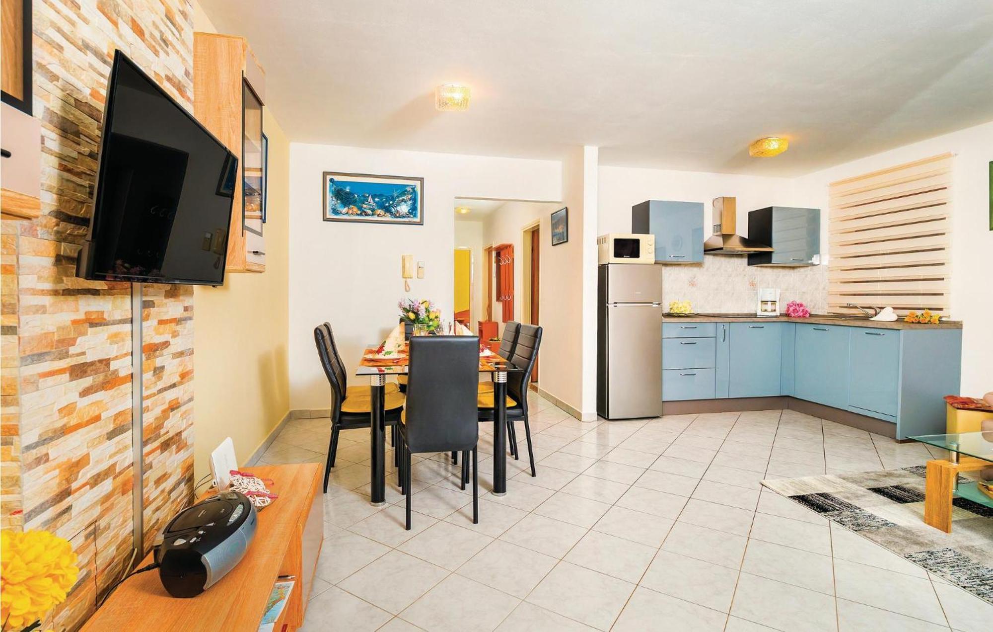 2 Bedroom Gorgeous Apartment In Рабац Экстерьер фото